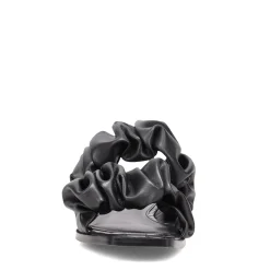 Women's Circus NY, Iggy Sandal