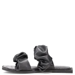 Women's Circus NY, Iggy Sandal