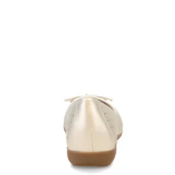 Women's Cliffs by White Mountain, Cheryl Flat